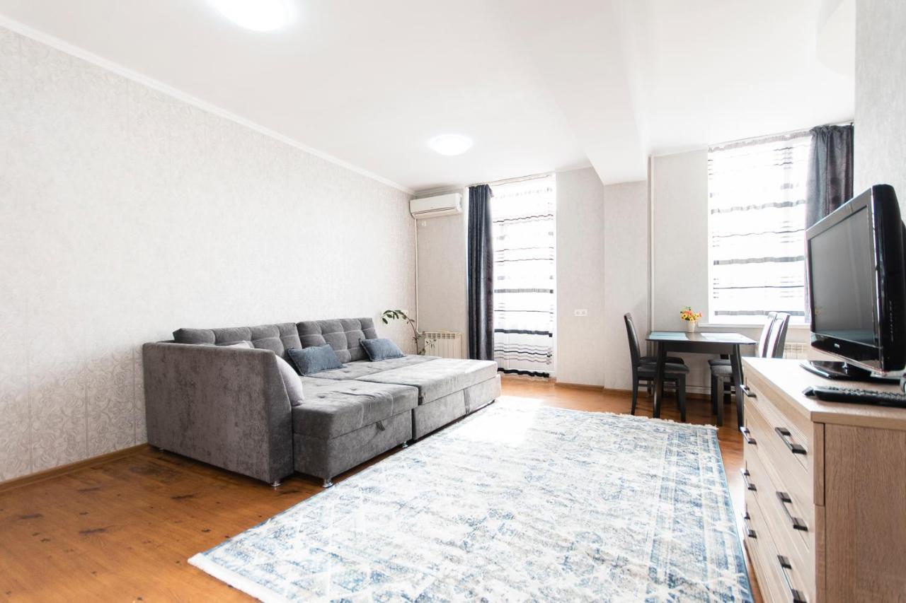 Comfortable Apartment In The Golden Square. الماتي المظهر الخارجي الصورة