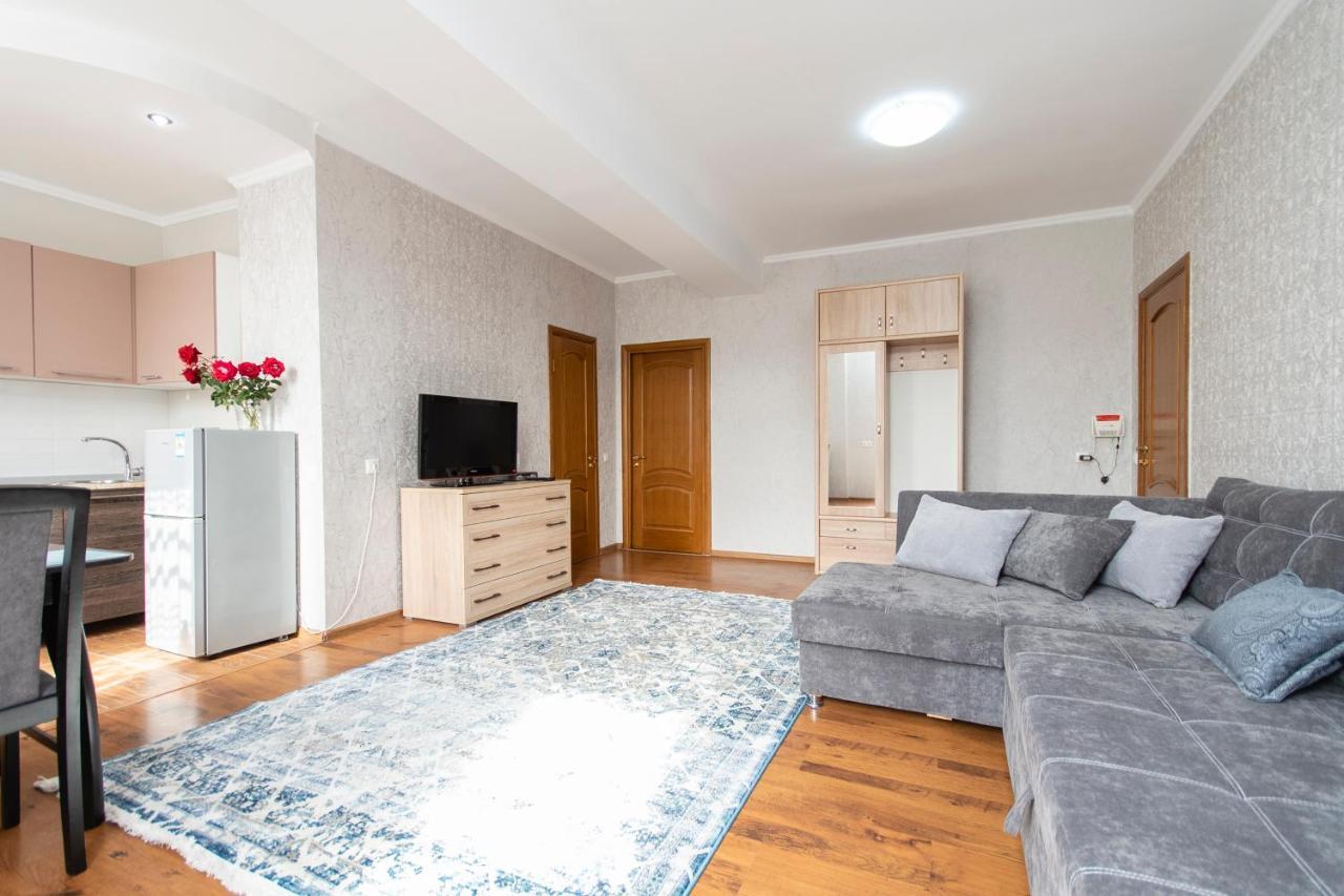 Comfortable Apartment In The Golden Square. الماتي المظهر الخارجي الصورة