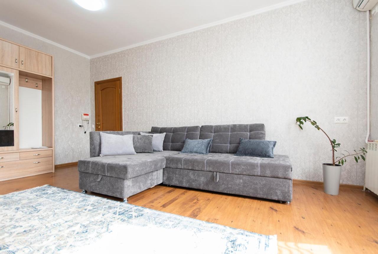 Comfortable Apartment In The Golden Square. الماتي المظهر الخارجي الصورة