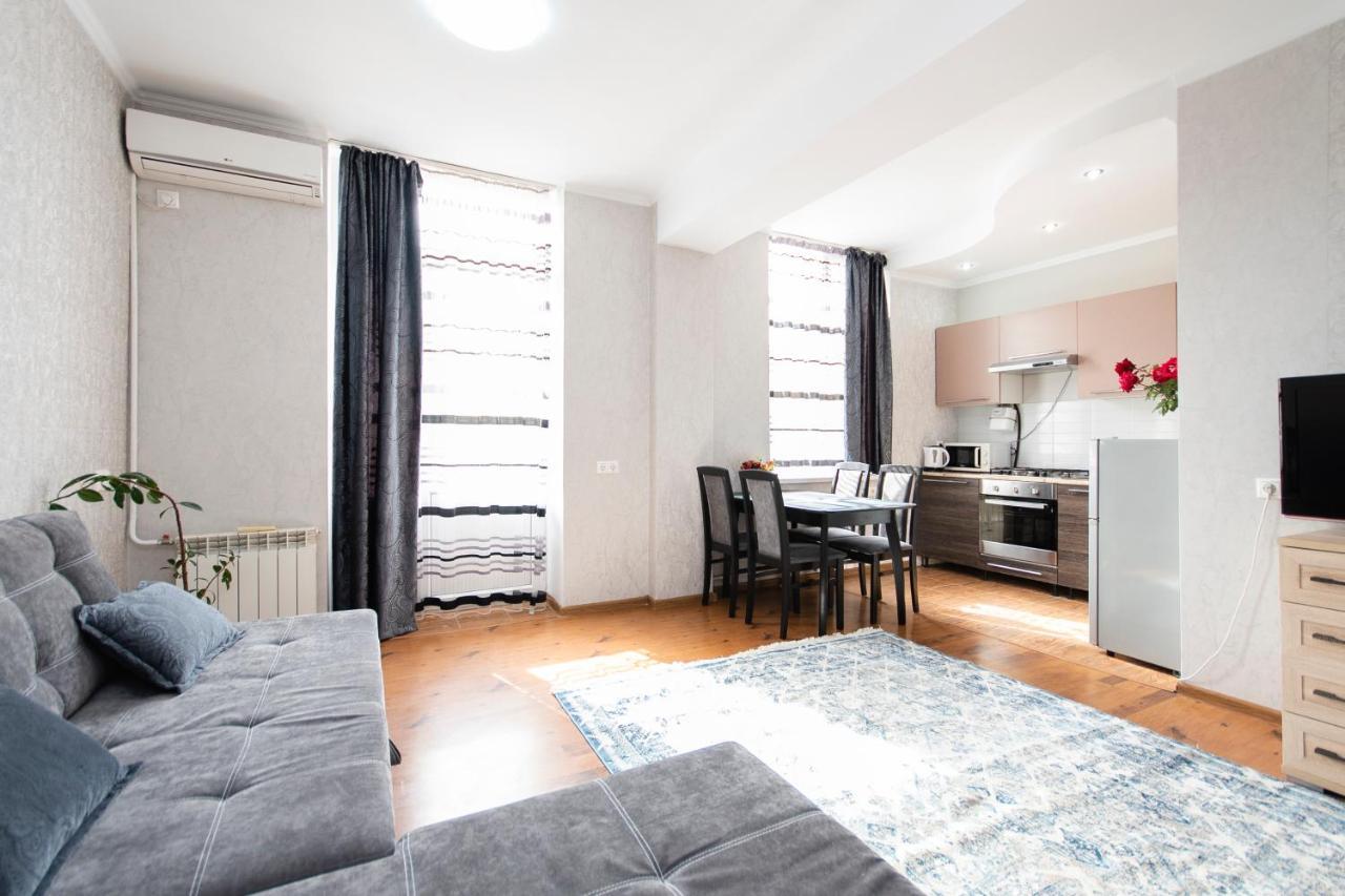 Comfortable Apartment In The Golden Square. الماتي المظهر الخارجي الصورة
