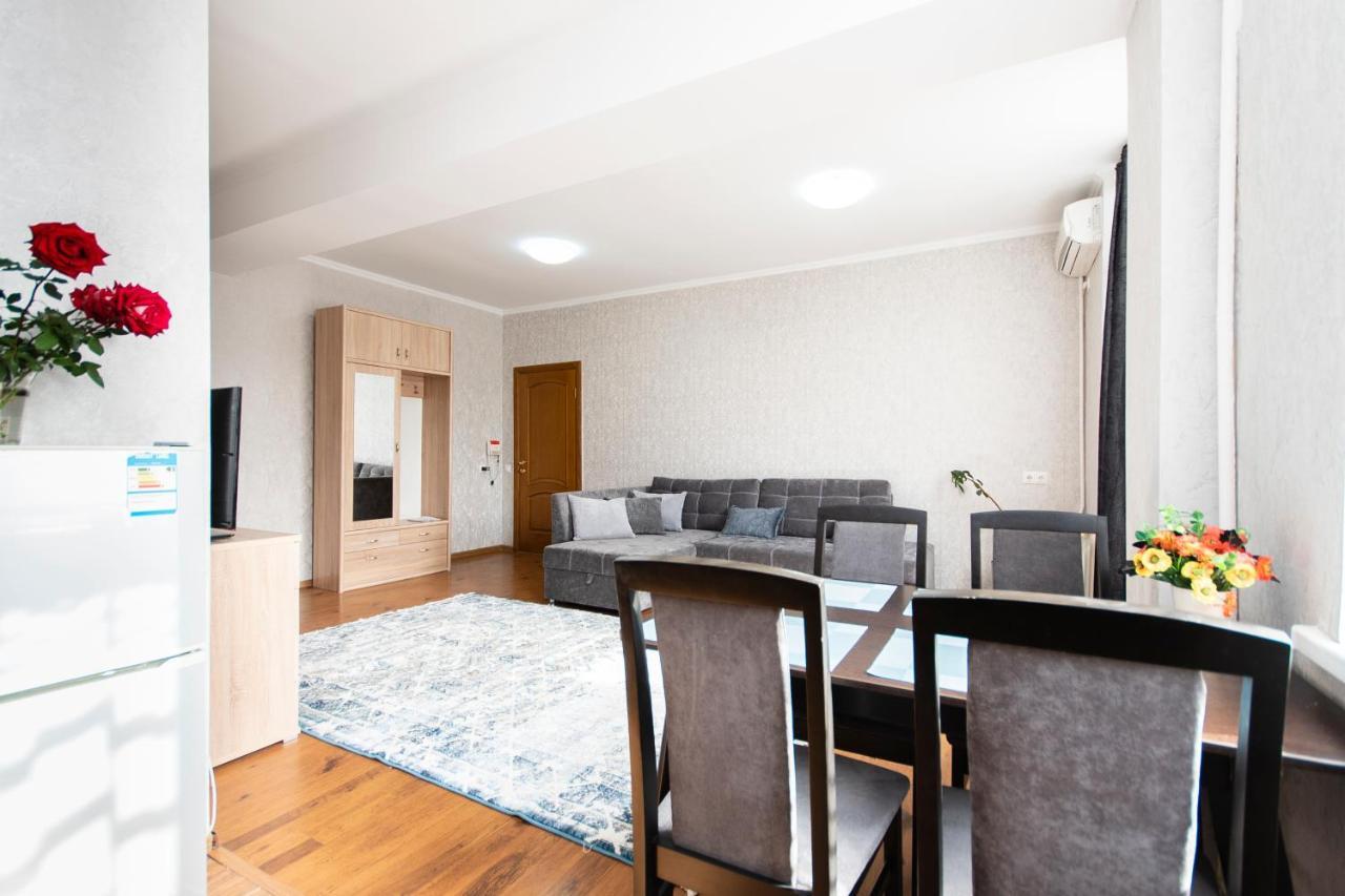 Comfortable Apartment In The Golden Square. الماتي المظهر الخارجي الصورة