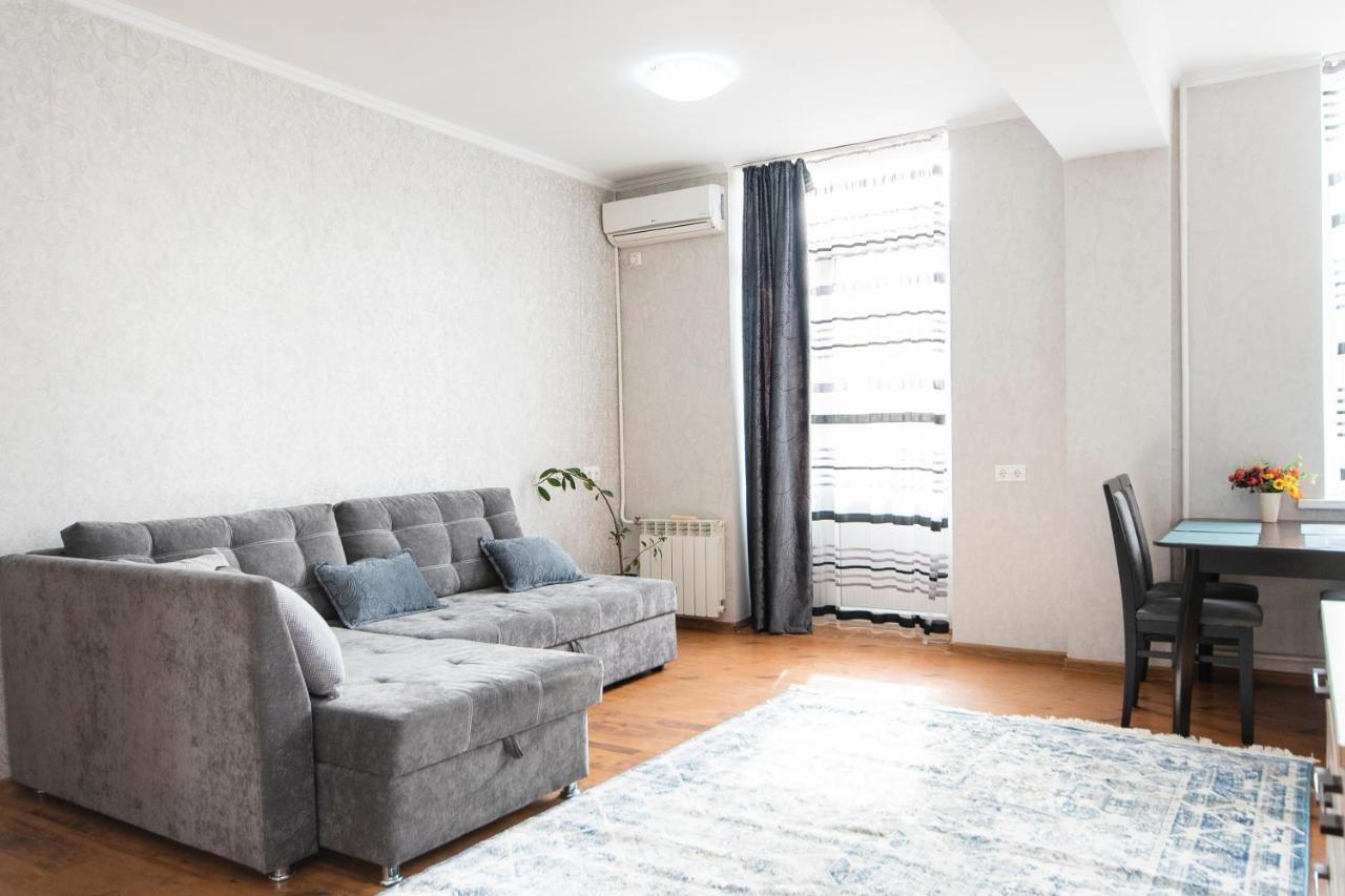 Comfortable Apartment In The Golden Square. الماتي المظهر الخارجي الصورة